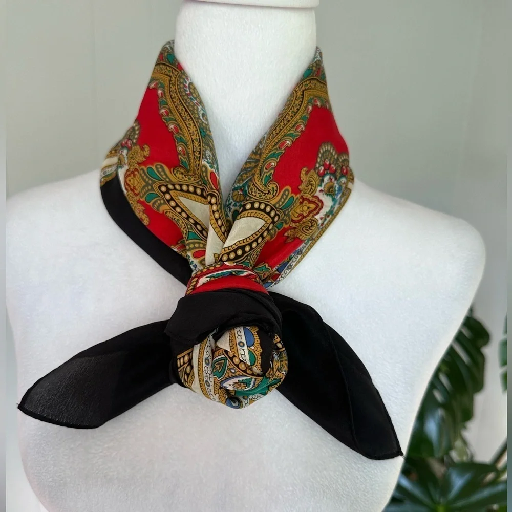 💝CLUB 7 E C H O 100% Silk 35X34 inches scarf excellent condition.